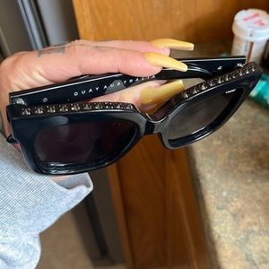 Perfect condition quay sunglasses